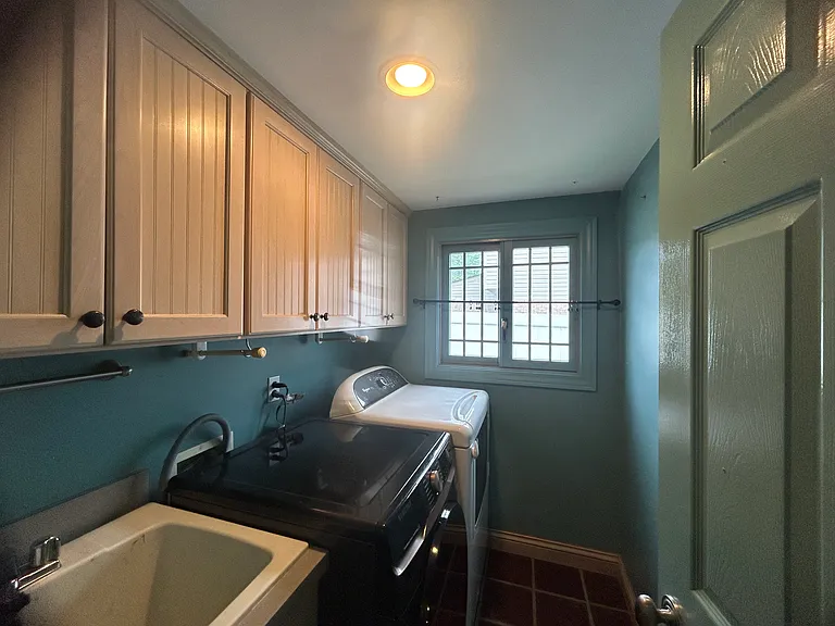 5045 Abington Dr — Photo 16