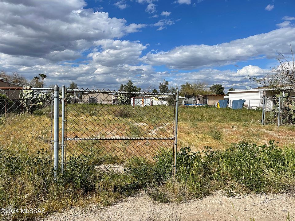 2nd image of 2700 W Golda St #109
