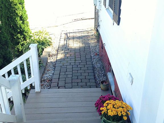 3rd image of 58 Sullivan St