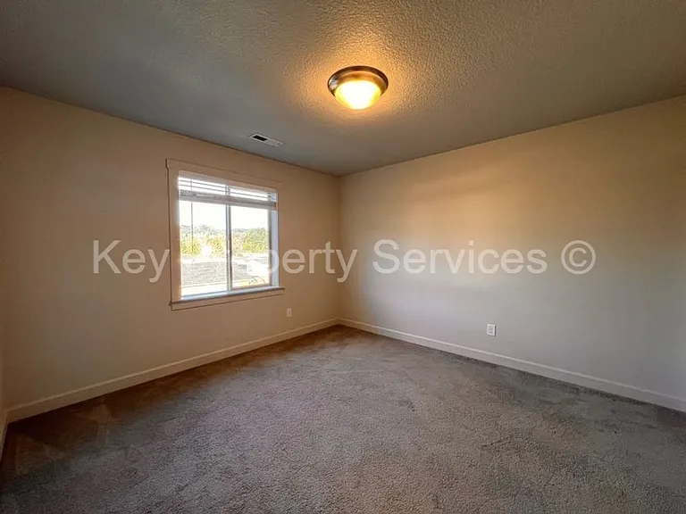 180 Loganberry Ct — Photo 13