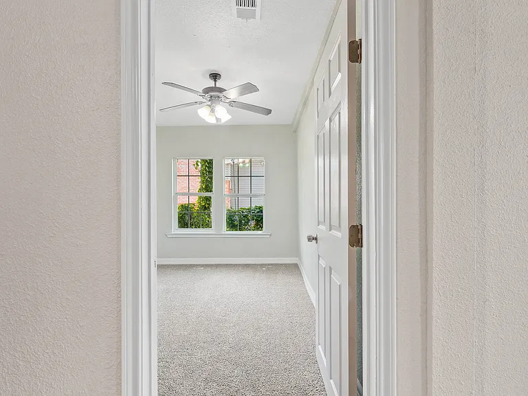 11700 N Oak St — Photo 30