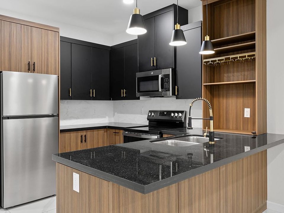 2nd image of 1513 W B St
