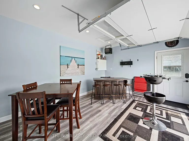 12 Ashwood Cres — Photo 44