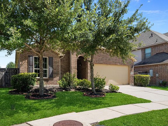 3rd image of 9807 Patricia Haven Ln