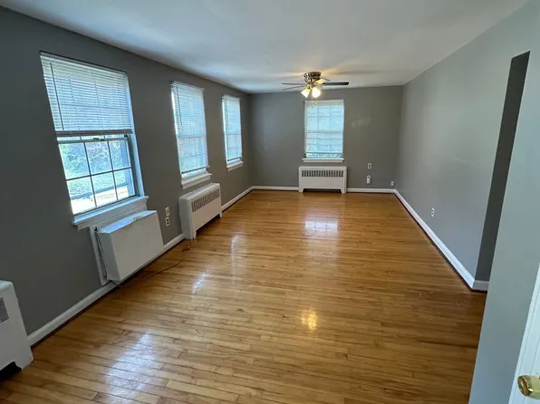 209 W Parkway Avenue, 209 W Parkway Ave APT B, Chester, PA 19013