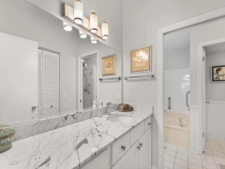 219 Park Shores Cir #B — Photo 17