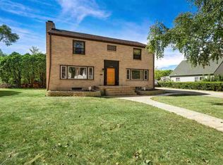 909 Peter Ave, Rockford, IL 61108