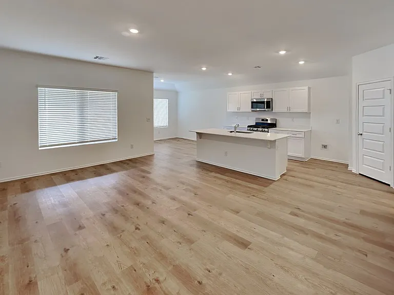 4000 Dutch Ln — Photo 4
