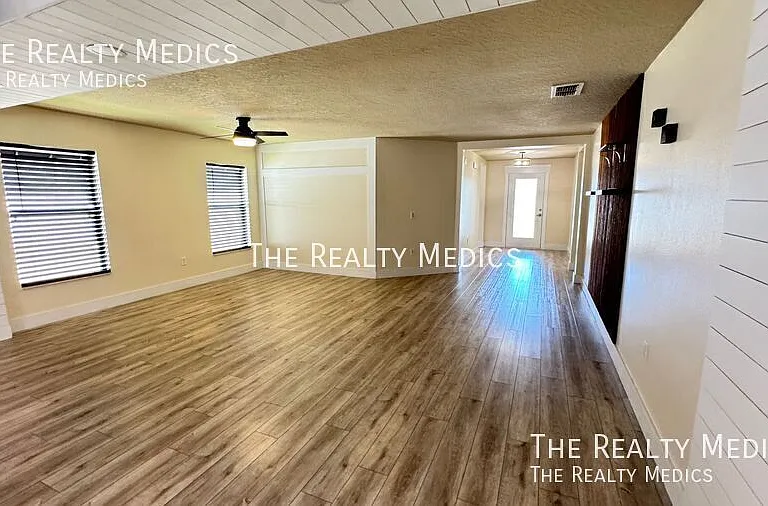 1040 Elderberry Dr — Photo 12