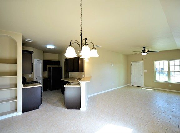 4th image of 1206 Vanguard Ln