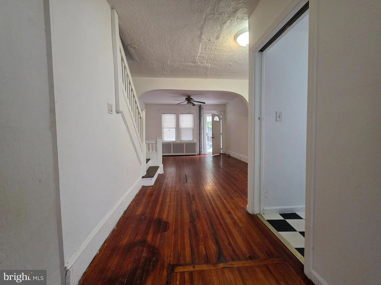 3 bed, 1.5 bath, 1132 sqft, $2,350 — Photo 2