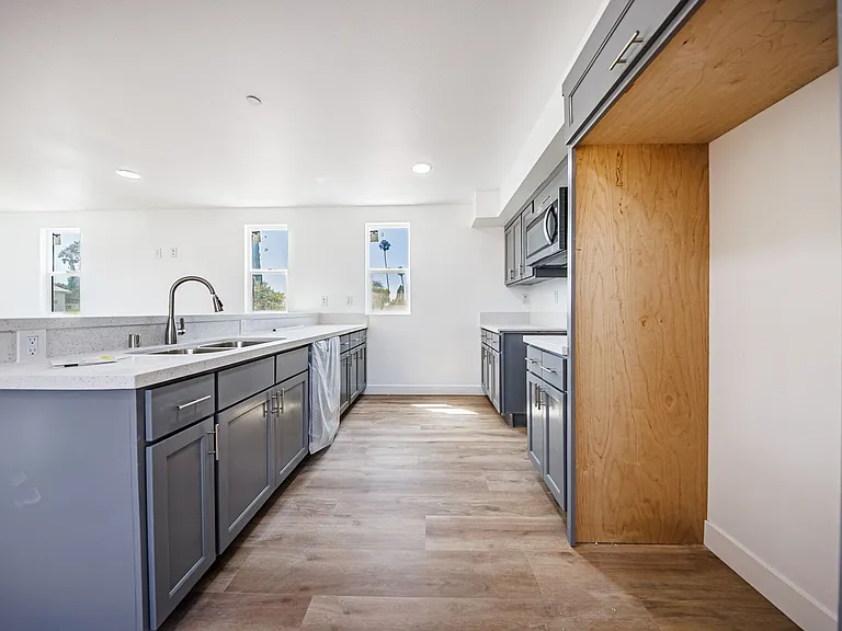Huge 2, 3 & 4 Bed 2026 Townhomes — Photo 95