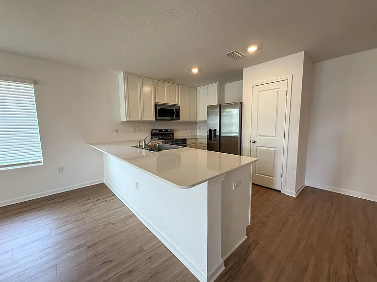 4615 Carlstrom Ln — Photo 2