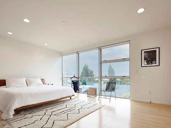 4th image of 660 Rose Ave APT 3