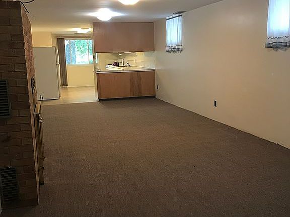 Lower 3 bedroom LR