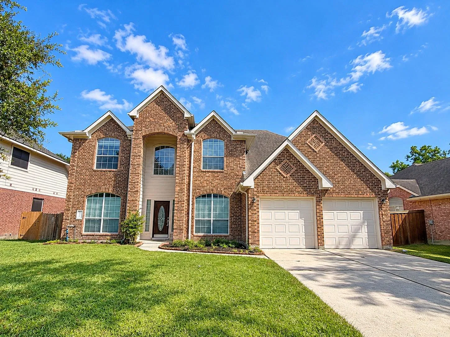 4 bed, 2.5 bath, 3385 sqft, $2,500 — Photo 1