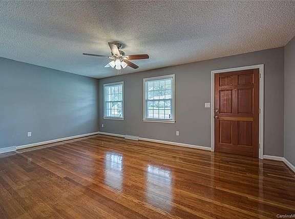 3rd image of 321 Stonehaven Ln