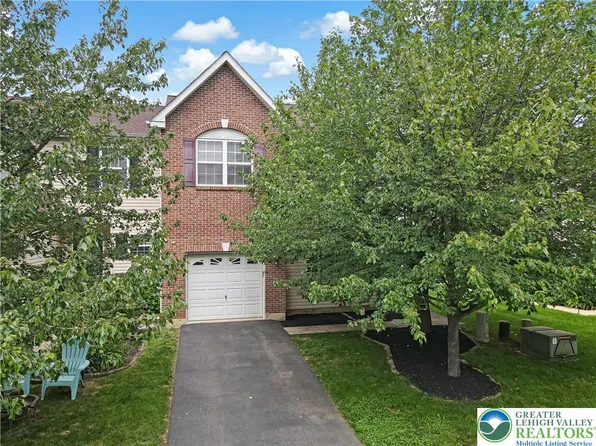 6945 Hunt Dr, Macungie, PA 18062