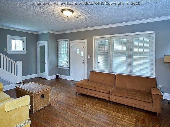4th image of 946 Mathews Ave