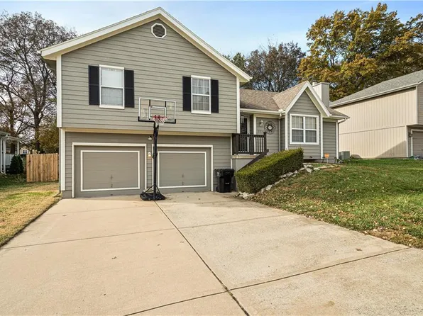 3320 Bryn Mawr Dr, Independence, MO 64057