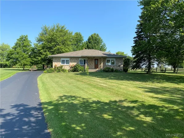 6514 Errick Rd, North Tonawanda, NY 14120