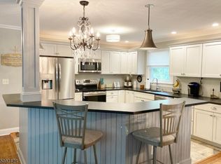 8 Brookwood Rd, Stanhope, NJ 07874