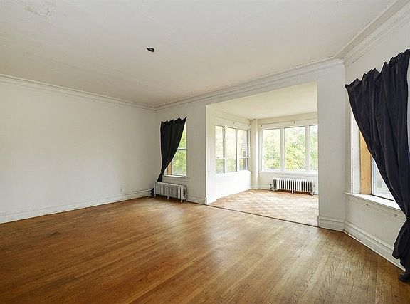 5th image of 1046 W Loyola Ave #3-A