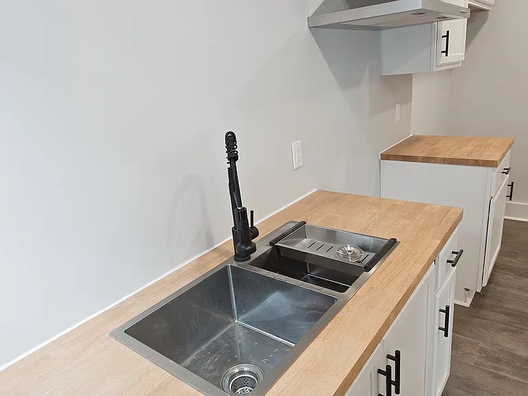 338 S Locust Ave — Photo 11