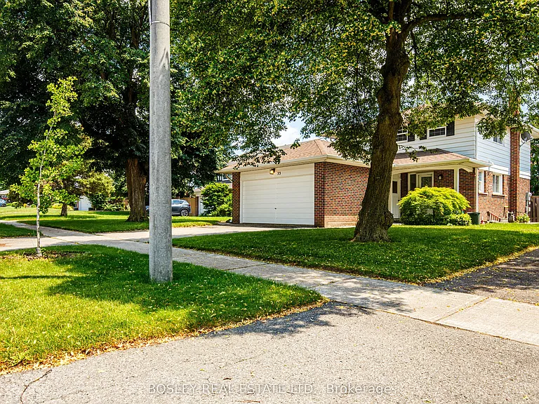 33 Forestbrook Cres — Photo 1