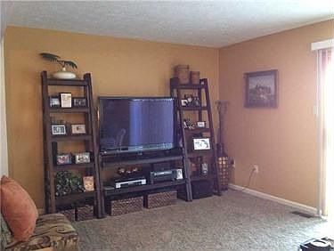 4th image of 3015 Estate Dr