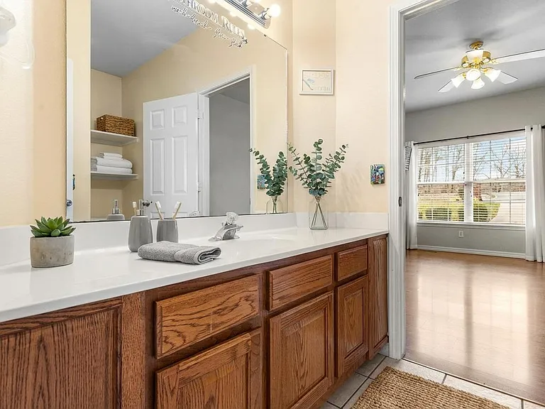 852 Silvercliff Way — Photo 43