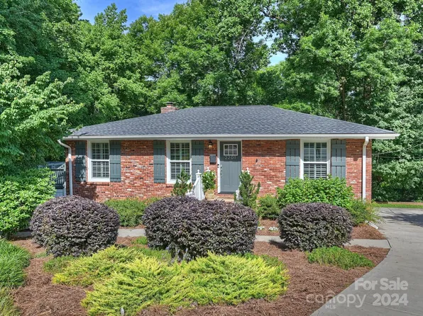 2201 Inverness Rd, Charlotte, NC 28209