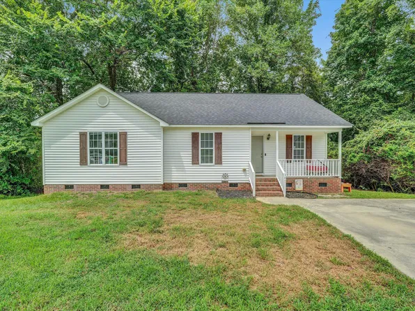 107 Eubank Ct, Selma, NC 27576