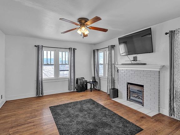 4th image of 1602 S Main St