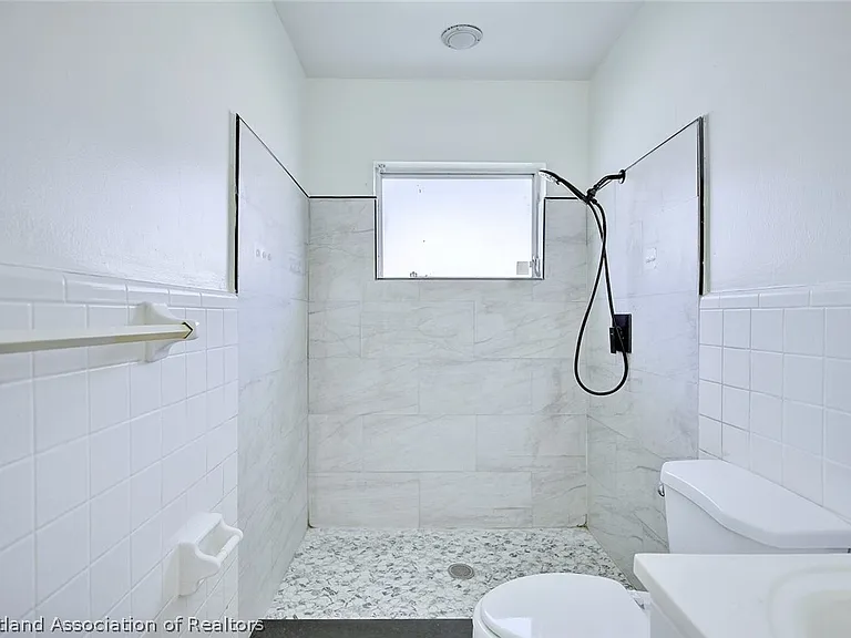 1061 Lake Sebring Dr — Photo 14