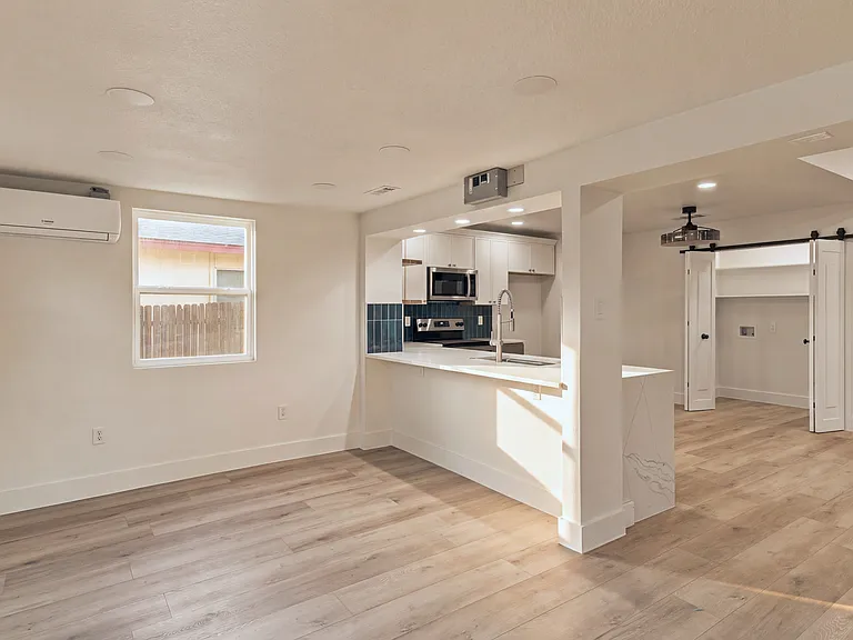 2733 Teakwood Dr — Photo 8