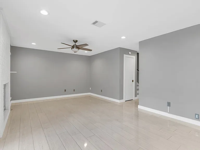 1424 Hampton Rd — Photo 1