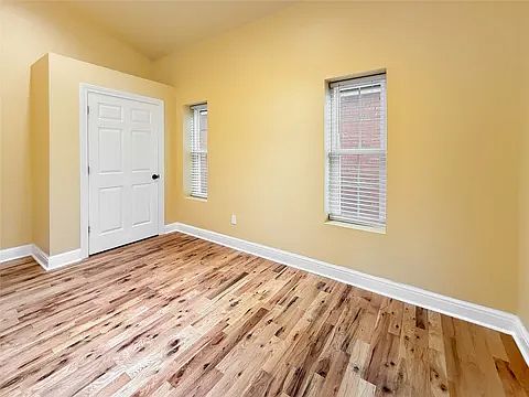 4th image of 424 E 11th St #2