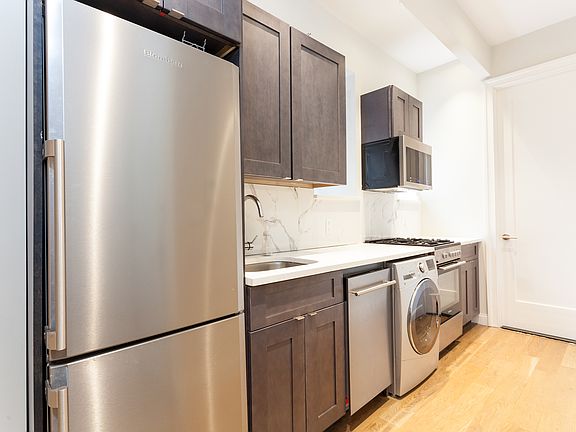 3rd image of 218 E 74th St APT 4E