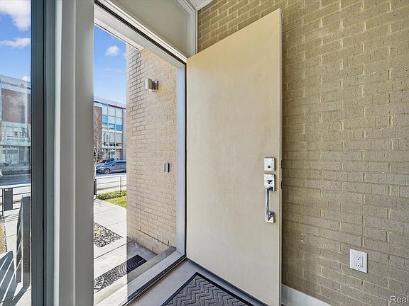 5th image of 229 Alfred St