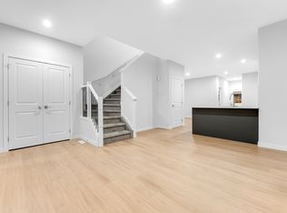 252 24th St NW, Edmonton, AB T6T 0G9