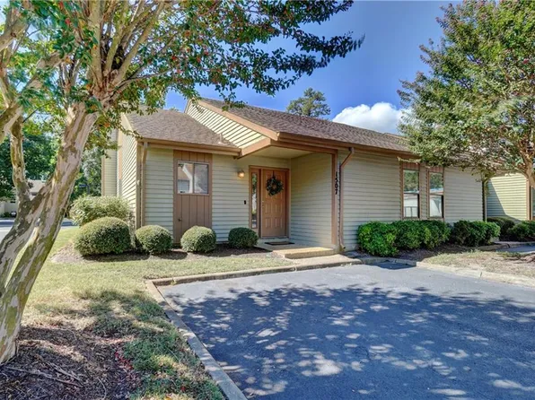 1507 Colonnade Dr, Virginia Beach, VA 23451
