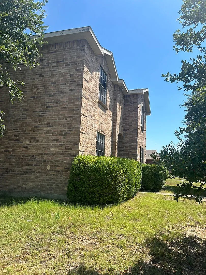 1253 Tall Grass Dr — Photo 1
