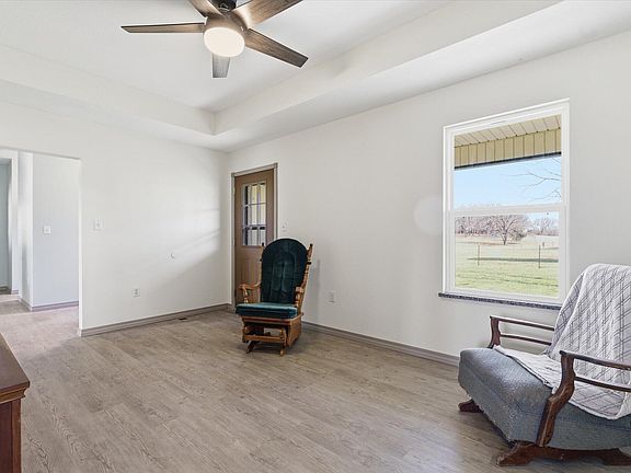 5th image of 122 Westwind Road