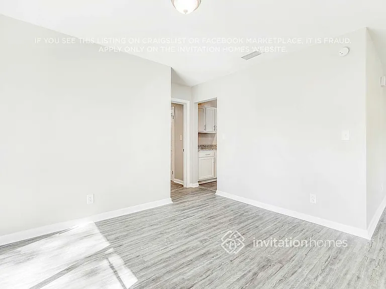 2459 Mercer Cir S — Photo 21