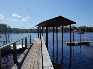 607 Riverside Dr SE, Steinhatchee, FL 32359