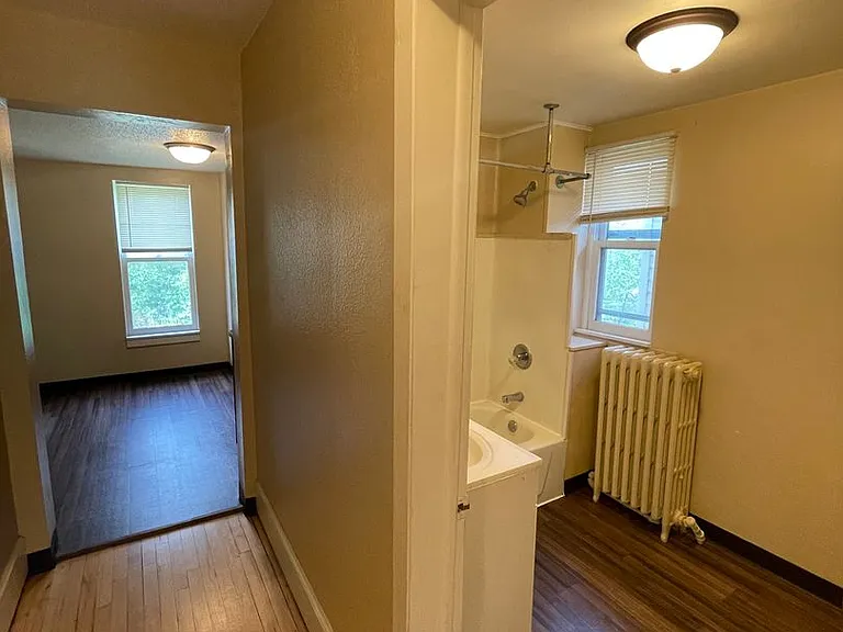 327 W 4th St — Photo 11