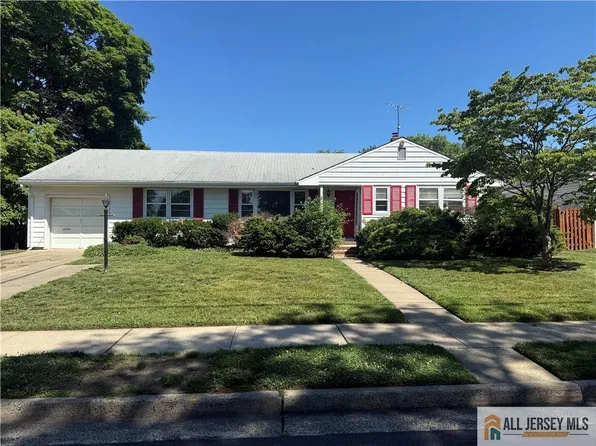 4 Bruce Ct, Milltown, NJ 08850