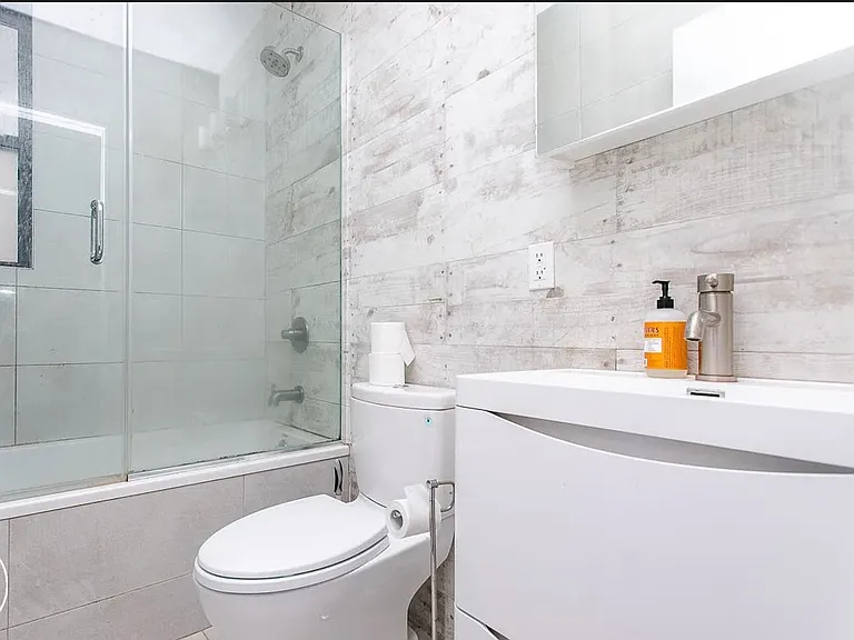 303 Woodbine St #2F — Photo 6