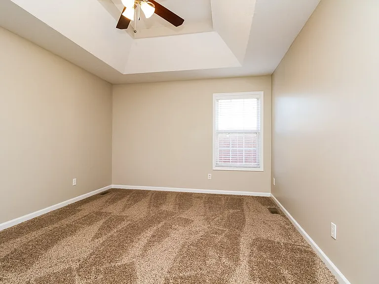 304 Acorn Ct — Photo 9